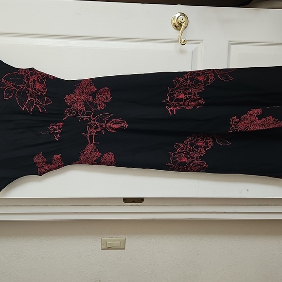 Jones New York Black Maxi Dress with Red Floral Pattern - Picture 4 of 9